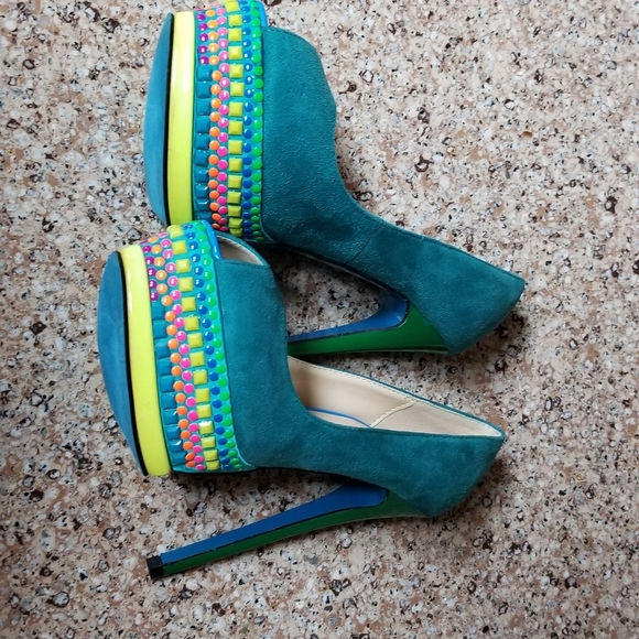 Beautiful heels!!!!! Size 5.5 New - Picture 3 of 7